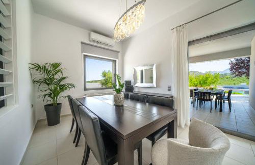 Nostra Terra Villa, 2-acre Secluded Nature Escape with Heated Pool, By ThinkVilla - Foto 41