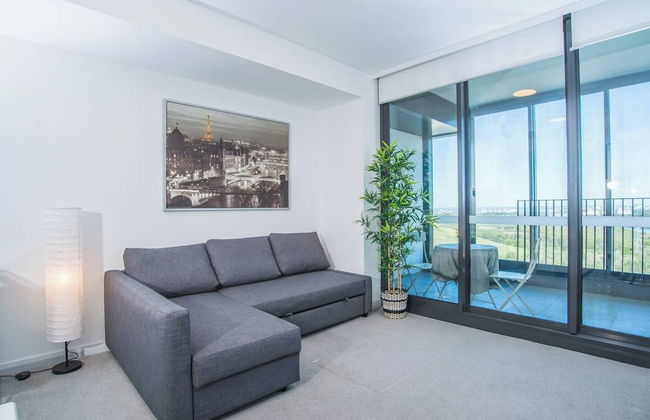 Minimalism Modern Apartment With Water View - Photo 12