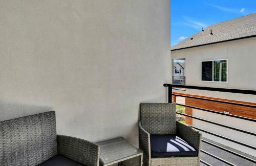 Dallas Escape w/ Rooftop + Yard • Sleeps 10 - Foto 34