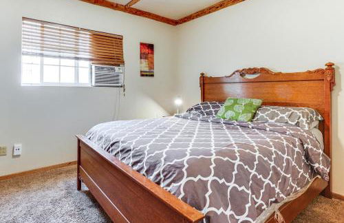 Watefront Getaway with Mtn Views and Dock in Clearlake - Foto 11