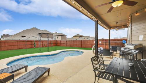 5-Bed 2-Bath with Pool & Backyard Retreat - Foto 5