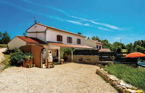 One-Bedroom Holiday Home In Bartici - Photo 1