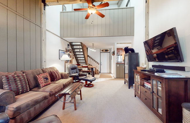 Escape to The Summit - Pool & HT Next Door - Foto 16