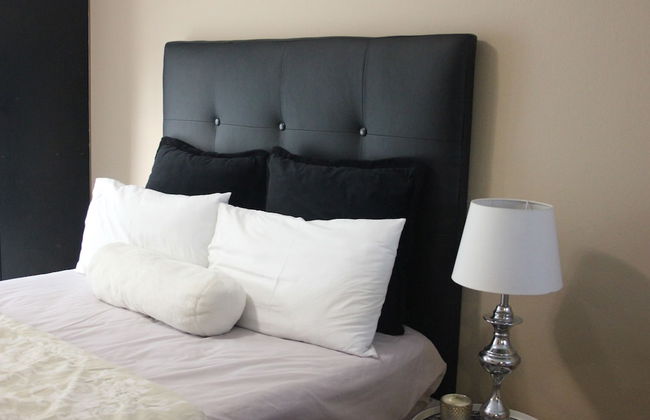 Chic & Serene 1-Bed Haven in Roodepoort - Photo 2