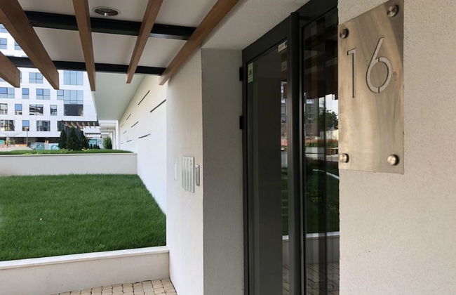 Central Garden Apartment - Photo 2