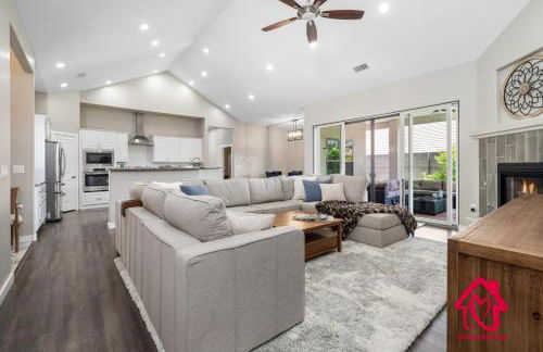 Fireside Oasis Retreat - An Irvie Home - Foto 26