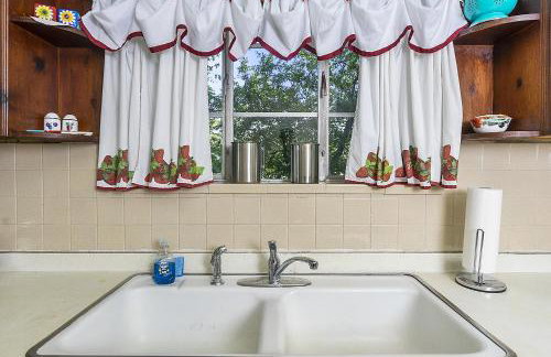 Charming Waterfront Cabin Cabin - Photo 16