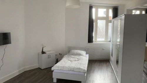 Sleek Apartment in Troisdorf - Foto 2, towels, wardrobe