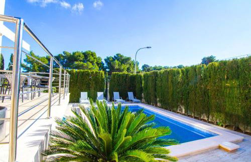 Soleado chalet con Piscina, WIFI y A/C - Photo 2