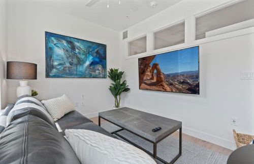 Outstanding Amenities-New Complex- Downtown Luxury - Foto 24