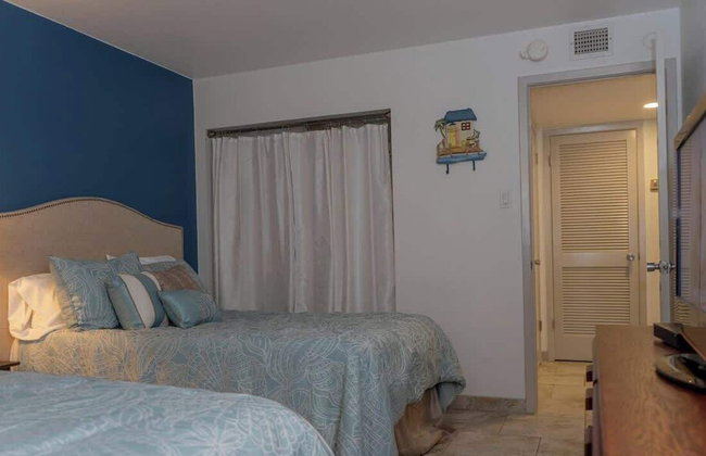 Luxe 1 Bedroom House with Pool - Gulfview II unit 410 - Photo 3