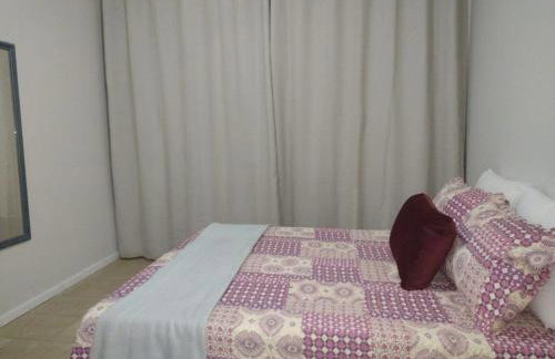 Apartamento amplo 10 mim da praia - Foto 8