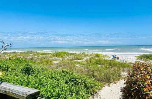 Steps to Sand - Free Parking - No Crowds - Grill - Foto 35