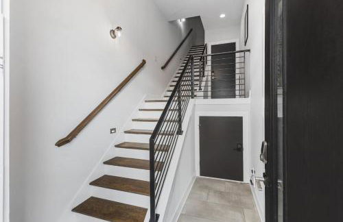 Home with Rooftop Deck & Garage, 2 miles to Downtown Broadway - Foto 25