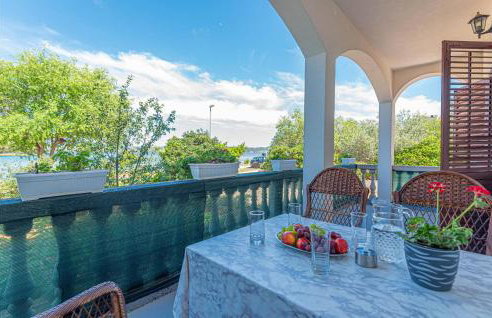 Awesome Apartment In Raslina - Foto 1
