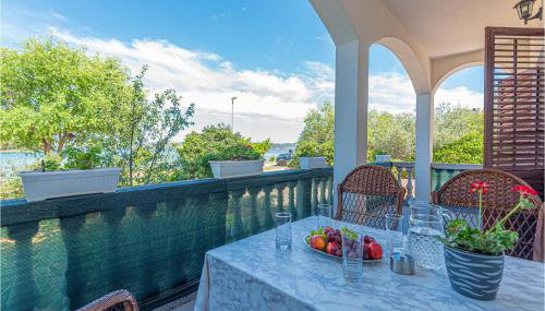 Awesome Apartment In Raslina - Foto 1