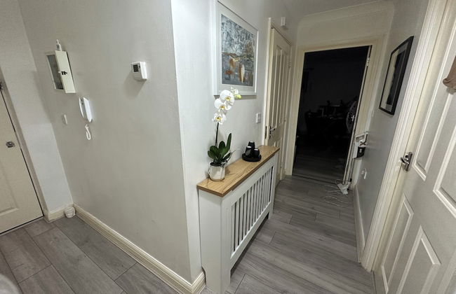 Charming Mi Casa Es Tu Casa 2-bed in Dagenham - Photo 11