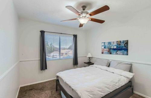 Modern Spacious 3 BR Home Pool and Game - Foto 20