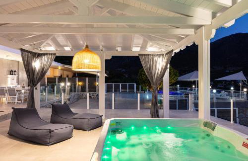 Promitheas Villa, with Pool & Heated Spa Whirlpool, By ThinkVilla - Foto 9