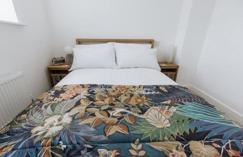 Grade II Mill Townhouse in Leeds with Free Parking which Sleeps 6 - Photo 36