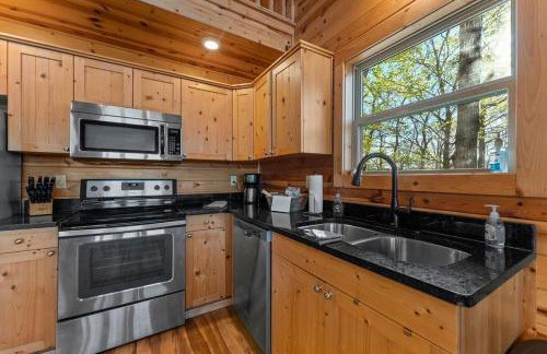 Cabin 5 Mtn View Cabin Near River with Hot Tub and Fire Pit - Foto 25