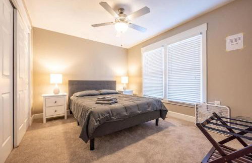 6BR Downtown Side-by-Side Townhomes 2 Garages - Foto 68