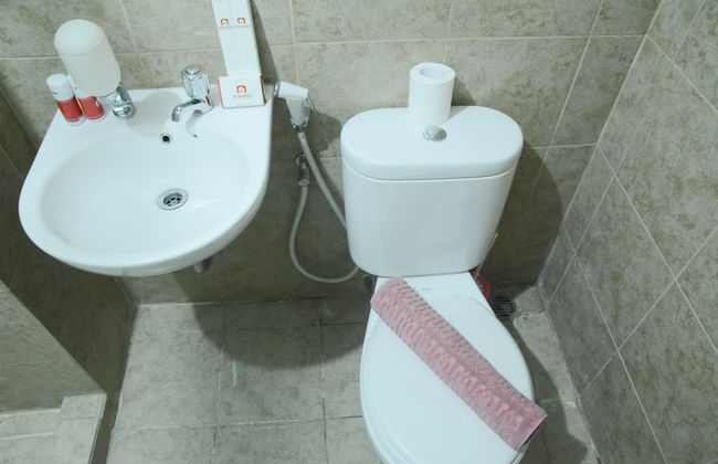 Simply Studio Room at Grand Serpong Apartment By Travelio - Foto 12