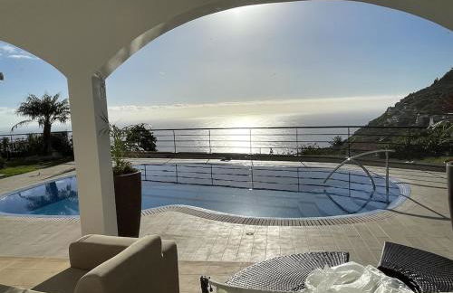 Luxury villa with private heated pool, garden and views of the sea and mountains. - Photo 30