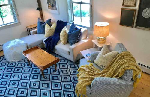 Entire Enchanting, Light-Filled 1830 Farmhouse - Foto 28