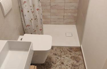 Omis apartment - near beach and town center, ground floor with small garden - Foto 11