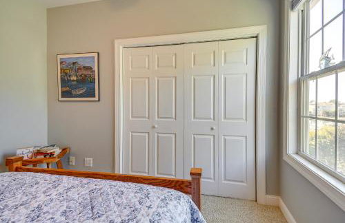 Spacious Southport Condo with Balcony! - Foto 27