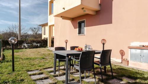 GuestHost - Equestrian Apt With Private Parking - Foto 1, Garden