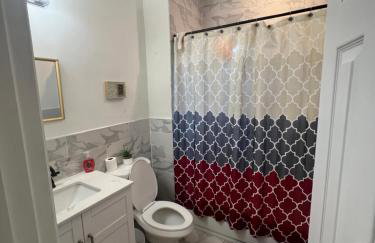 Newly renovated furnished home - Photo 6