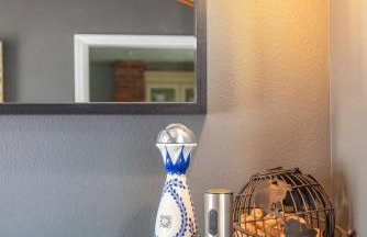 Charming 3BR Home Near DT with King Bed and Fire Pit - Foto 9