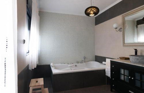 Villa en Valencia, piscina privada y metro 500m - Foto 7