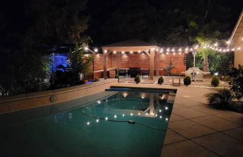 3 Bedrooms,Beautiful House with Hot Tub, Pool Oasis and Fire Pit - Foto 16