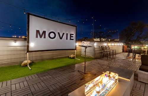 Modern Luxe Townhome with Rooftop Cinema - Foto 1