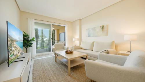 Coastal apartment, with swimming pools and close to the beach, in the tourist Bahia de Marbella - Photo 4