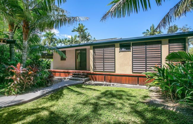 Tropical 3 Bedroom House, Pool plus 4th Bedroom Bungalow - Photo 21