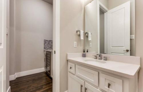 Cozy 3BR Luxury Townhome Near Uptown Skyline WFH Friendly - Foto 6