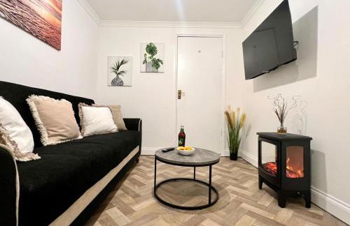 J&J stays 5 bedroom detached house in Peterborough with parking - Photo 33