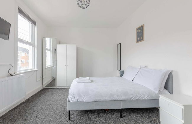 Spacious & Newly Renovated 4BD House East Ham! - Foto 14