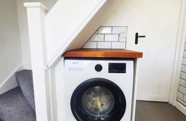 3-Bed, Sleeps 6, 1 Bath, Parking, WiFi - Photo 11