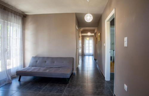 Τraditional fully detached villa on a luxurious hillock of Thessaloniki with its own garden also for family & wedding gatherings for 10 to 25 people only 15 minutes from airport - Foto 56