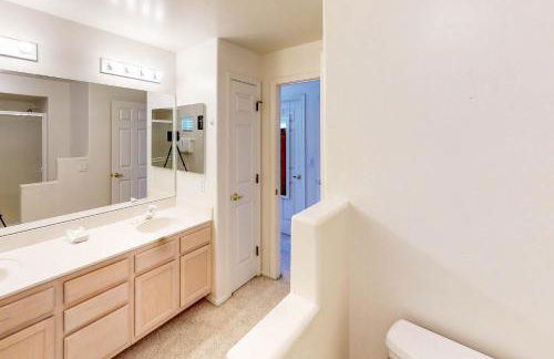 Spacious, dog-friendly condo with pool & hot tub - Foto 20