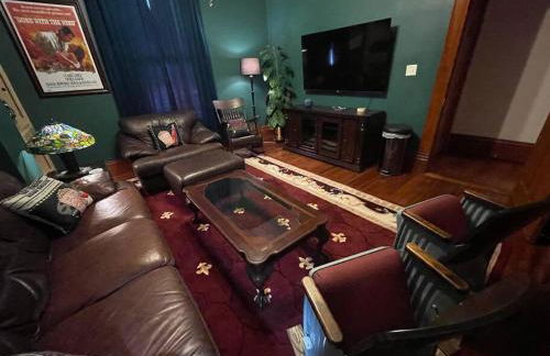 Large Historical Home for Groups Walk to Downtown! - Foto 2