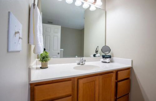 Family & Couples King Suite Home Near Lake Norman State Park & 30 mins from Charlotte - Foto 4