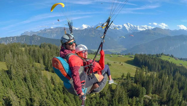 Paragliding in Interlaken - Foto 2, Having fun paragliding