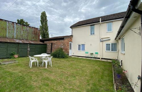 Charming Countryside Retreat Fast Wifi - Photo 7