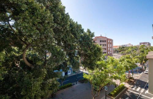 HomeForGuest Design Attic Apartment FREE Parking - Foto 31